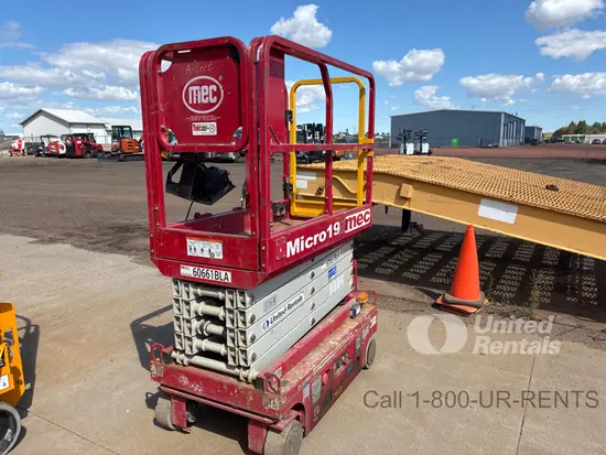 2018 MEC MICRO 19 Scissor Lift