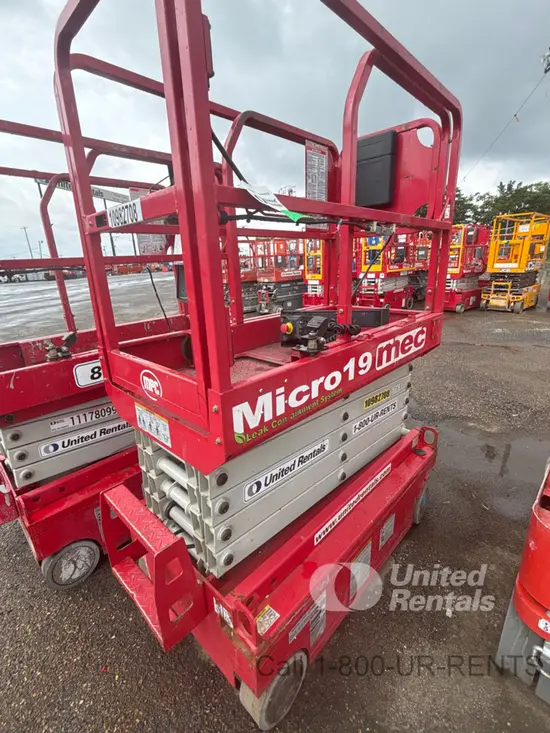 2019 MEC MICRO 19 Scissor Lift