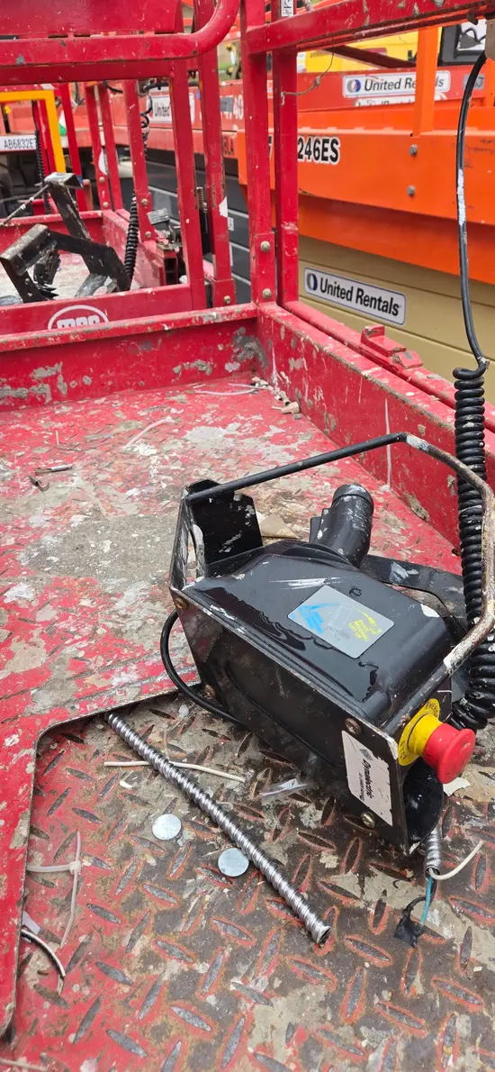 2019 MEC MICRO 19 Scissor Lift