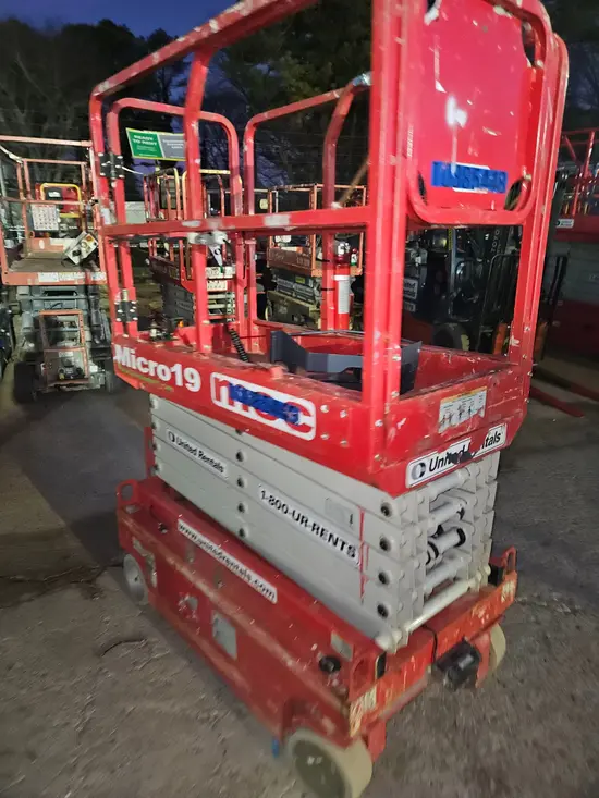 2019 MEC MICRO 19 Scissor Lift