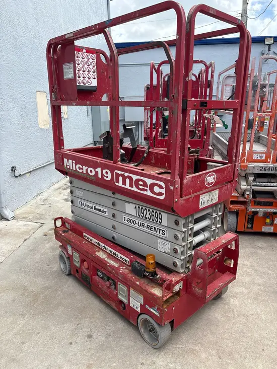 2019 MEC MICRO 19 Scissor Lift