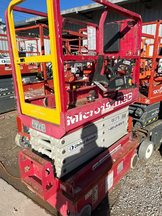 2018 MEC MICRO 19 Scissor Lift