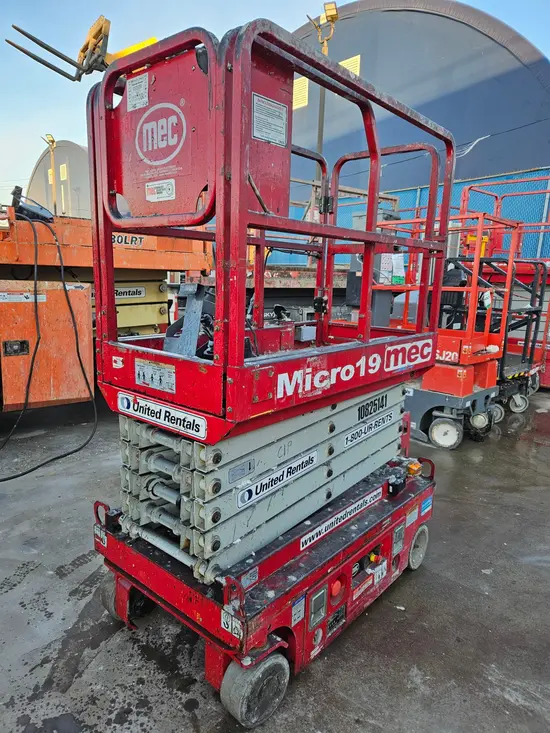 2018 MEC MICRO 19 Scissor Lift