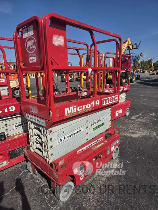 2019 MEC MICRO 19 Scissor Lift