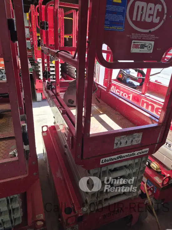 2018 MEC MICRO 19 Scissor Lift