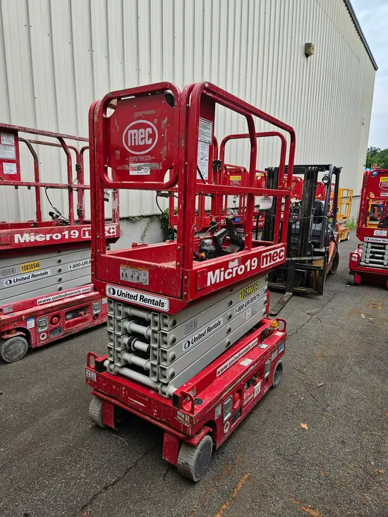 2018 MEC MICRO 19 Scissor Lift