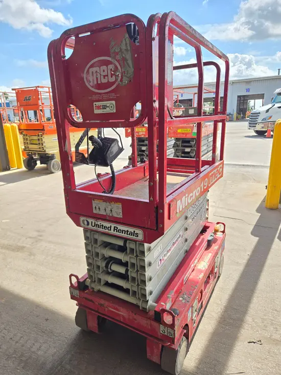 2019 MEC MICRO 19 Scissor Lift