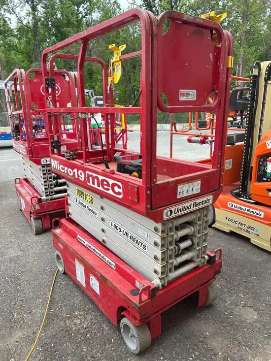 2019 MEC MICRO 19 Scissor Lift