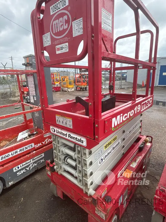 2019 MEC MICRO 19 Scissor Lift
