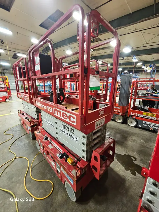 2018 MEC MICRO 19 Scissor Lift
