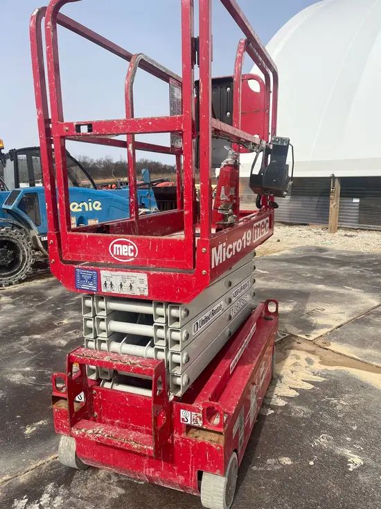 2018 MEC MICRO 19 Scissor Lift
