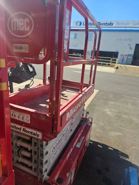 2019 MEC MICRO 19 Scissor Lift