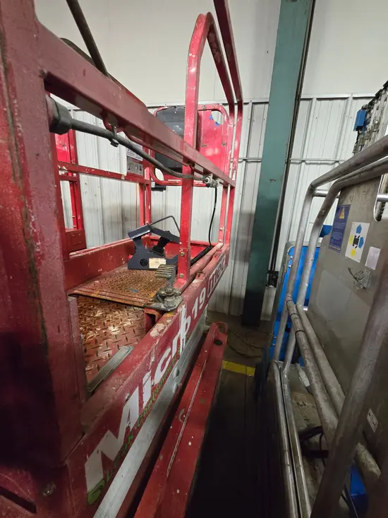 2019 MEC MICRO 19 Scissor Lift