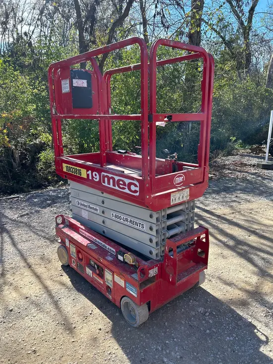 2018 MEC MICRO 19 Scissor Lift