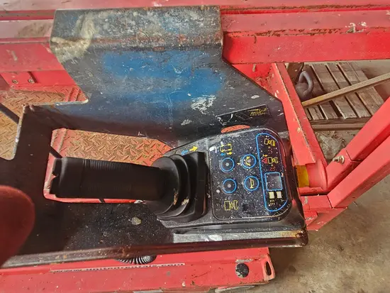 2019 MEC MICRO 19 Scissor Lift