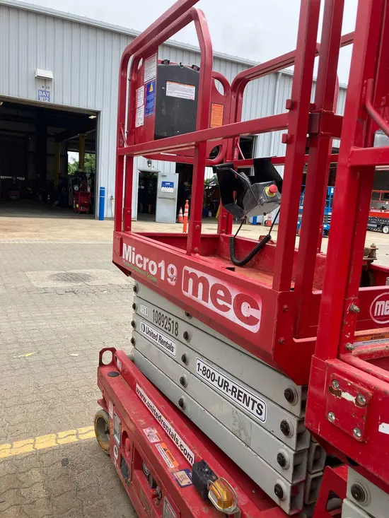 2019 MEC MICRO 19 Scissor Lift