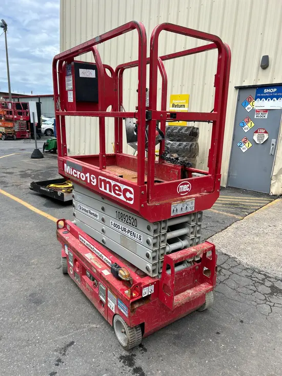 2019 MEC MICRO 19 Scissor Lift