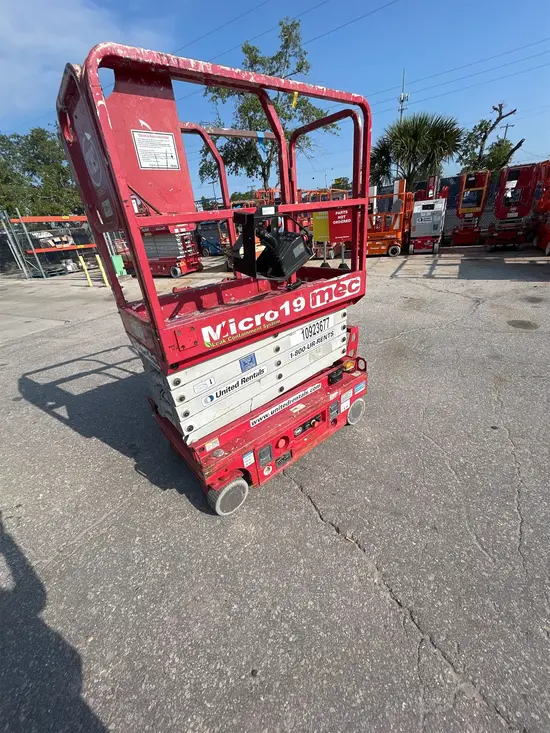 2019 MEC MICRO 19 Scissor Lift