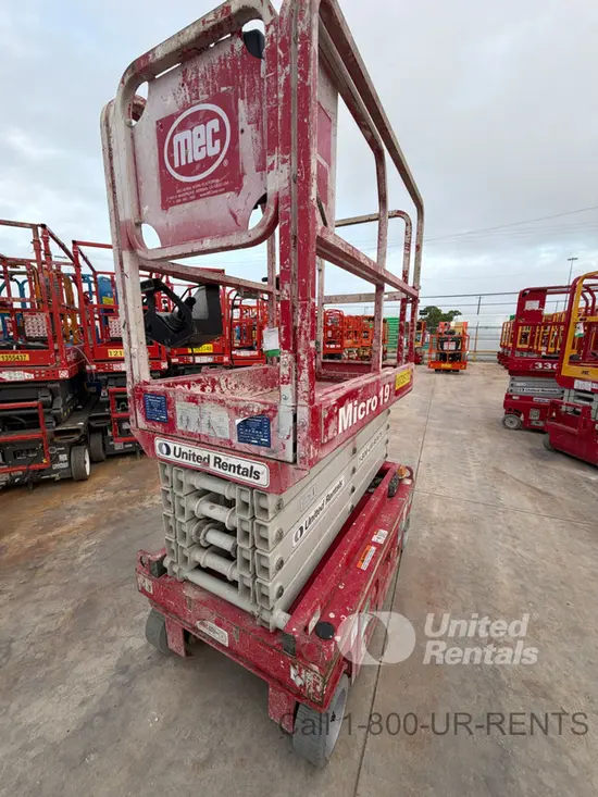 2018 MEC MICRO 19 Scissor Lift