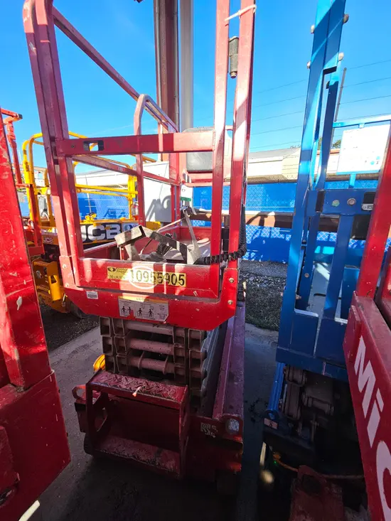 2019 MEC MICRO 19 Scissor Lift