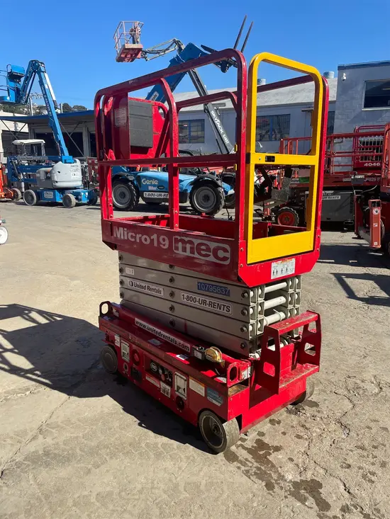 2018 MEC MICRO 19 Scissor Lift
