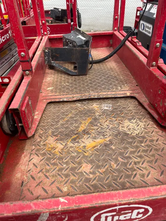 2018 MEC MICRO 19 Scissor Lift