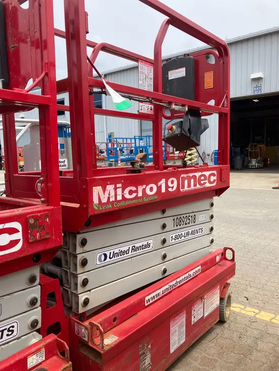 2019 MEC MICRO 19 Scissor Lift