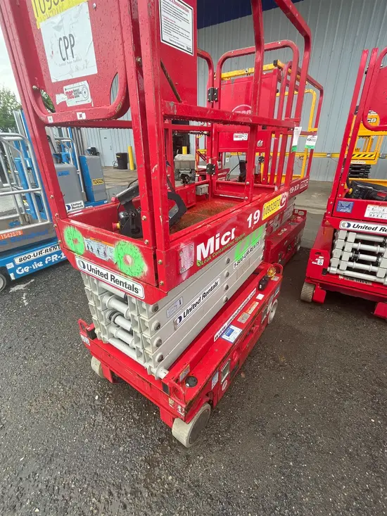 2019 MEC MICRO 19 Scissor Lift