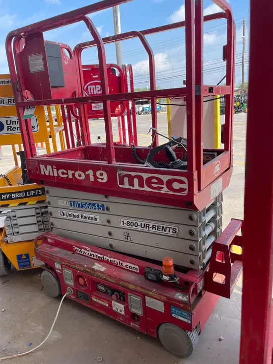 2018 MEC MICRO 19 Scissor Lift
