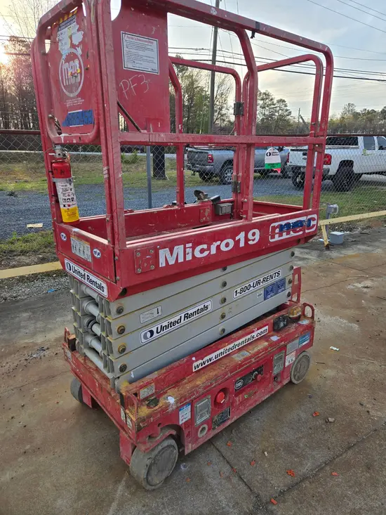 2019 MEC MICRO 19 Scissor Lift