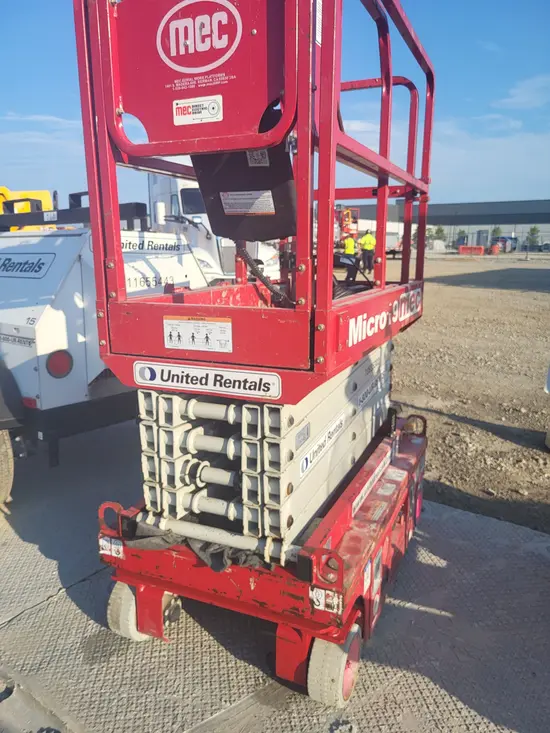 2018 MEC MICRO 19 Scissor Lift
