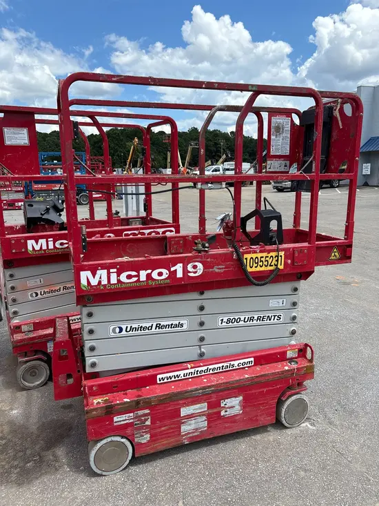 2019 MEC MICRO 19 Scissor Lift