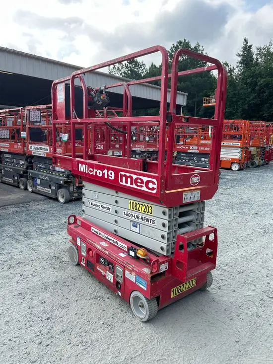 2018 MEC MICRO 19 Scissor Lift