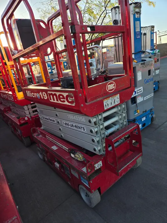 2018 MEC MICRO 19 Scissor Lift