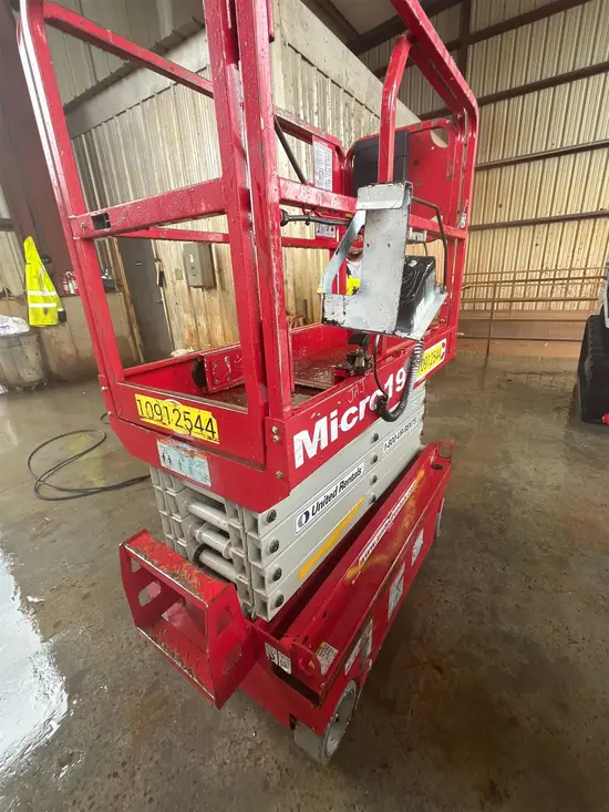 2019 MEC MICRO 19 Scissor Lift