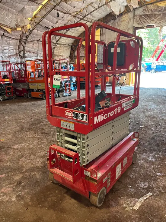 2019 MEC MICRO 19 Scissor Lift