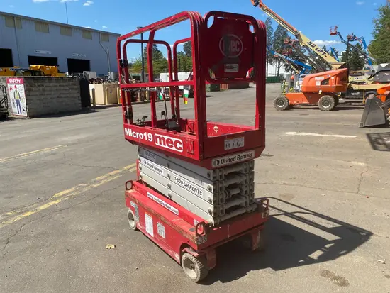 2018 MEC MICRO 19 Scissor Lift