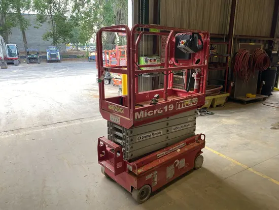 2019 MEC MICRO 19 Scissor Lift