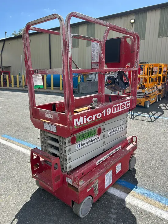 2019 MEC MICRO 19 Scissor Lift