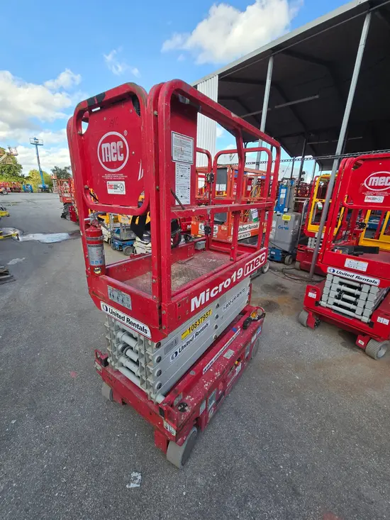 2018 MEC MICRO 19 Scissor Lift