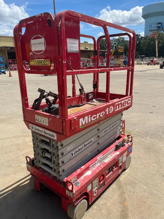 2019 MEC MICRO 19 Scissor Lift