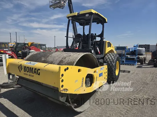 2021 BOMAG BW211D-5 Single Drum Roller