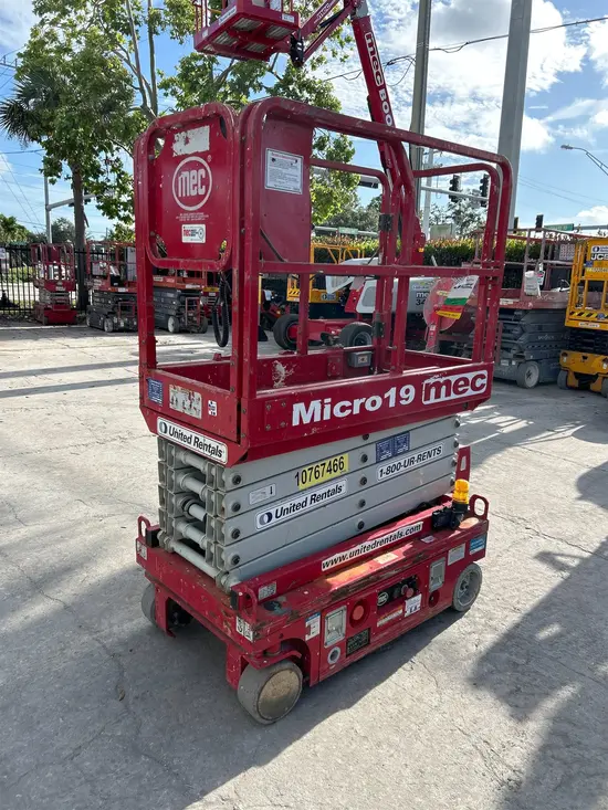2018 MEC MICRO 19 Scissor Lift