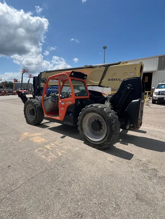 2016 JLG 1055 Forklift