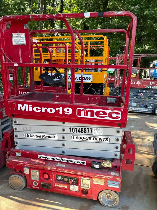 2018 MEC MICRO 19 Scissor Lift