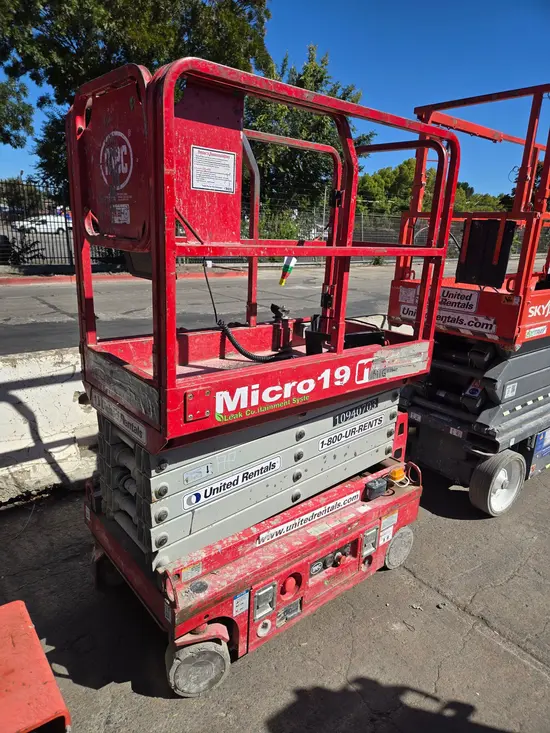 2019 MEC MICRO 19 Scissor Lift