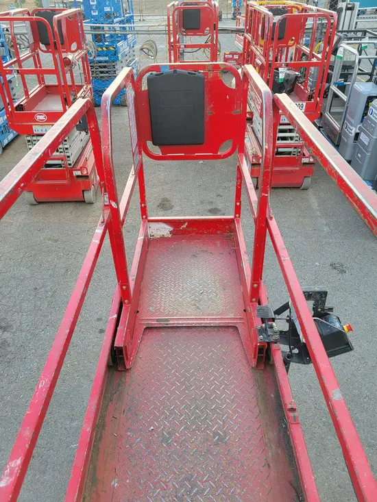 2018 MEC MICRO 19 Scissor Lift