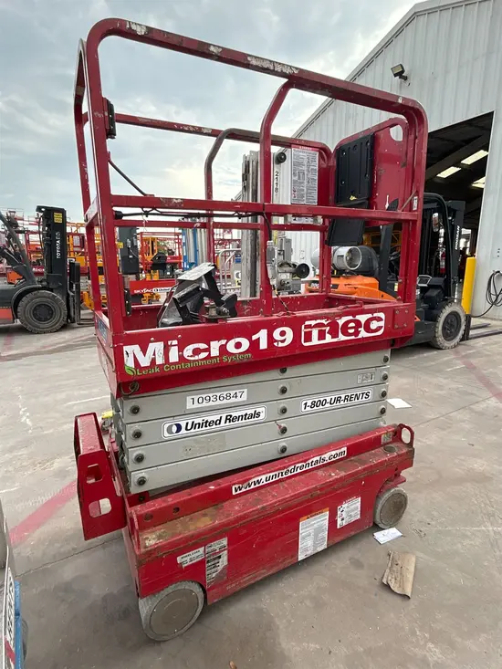 2019 MEC MICRO 19 Scissor Lift
