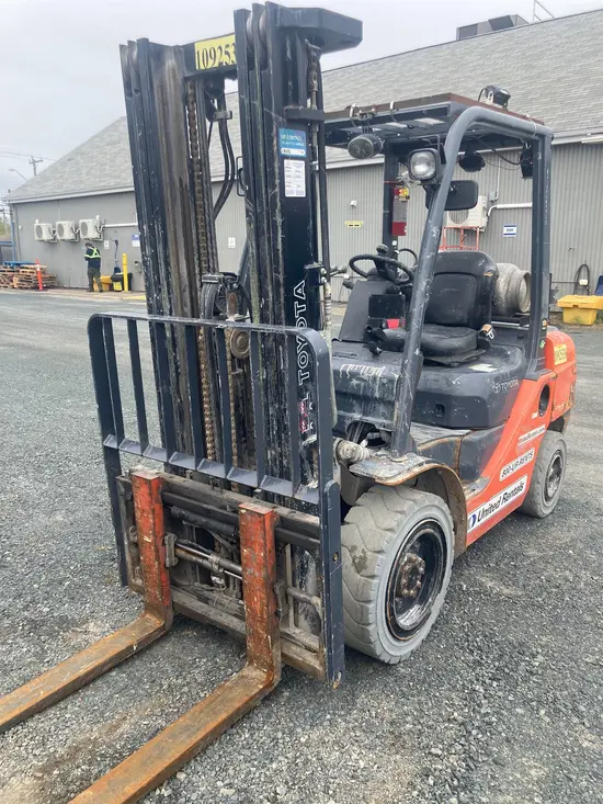 2019 Toyota 8FGU30 Warehouse Forklift