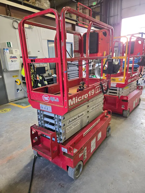 2019 MEC MICRO 19 Scissor Lift